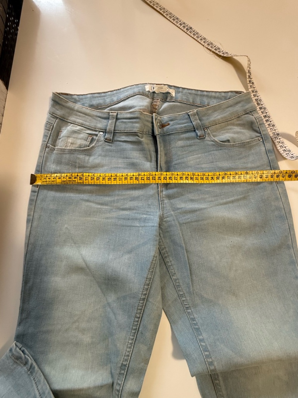 Light Wash High-Rise Skinny Jeans -Off Duty Model Aesthetic - Light Blue - Picture 8 of 9
